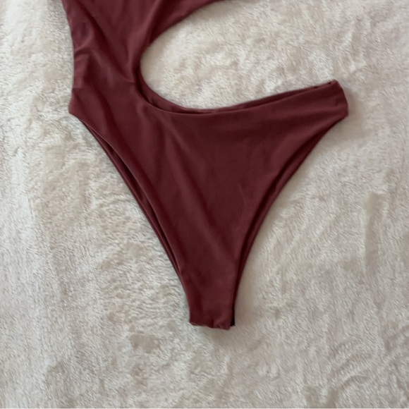 NWOT Superdown One Shoulder Cut Out Bodysuit - Picture 4 of 10